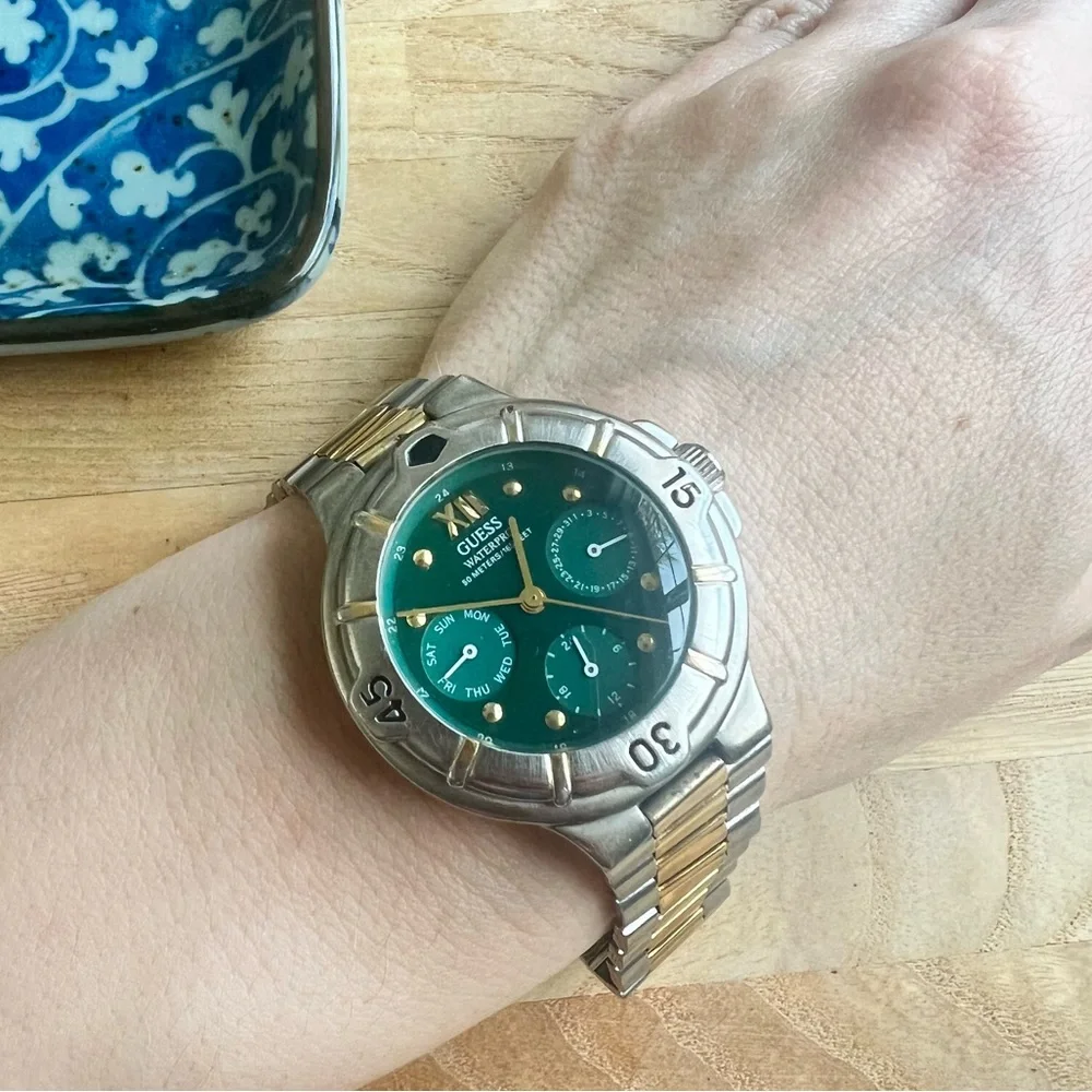 Rare Guess waterpro mens two tone green dial diver sport watch NEW BATTERY